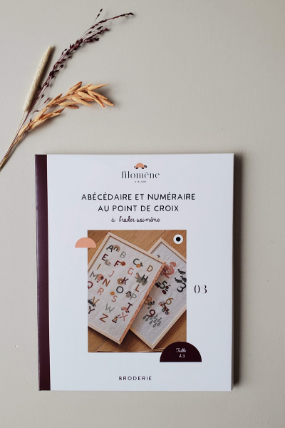 Le Duo Abécédaire et numéraire au point de croix (patron pochette)