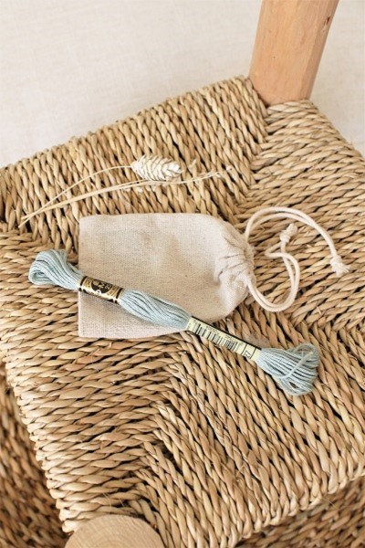 Lot de 13 fils à broder