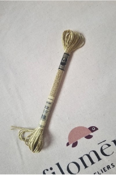 Lot de 13 fils à broder