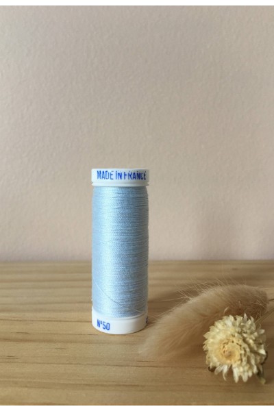 fil à coudre bleu ciel