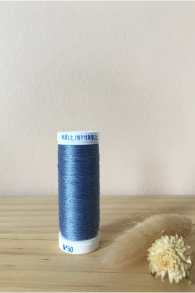 fil à coudre bleu gris