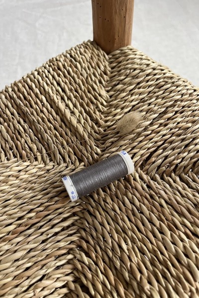 fil à coudre gris foncé