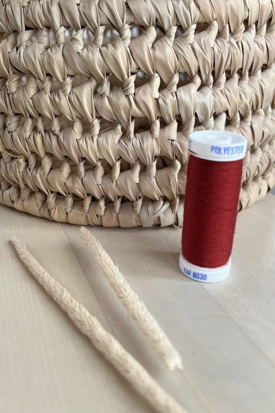 Fil à coudre polyester fruit rouge