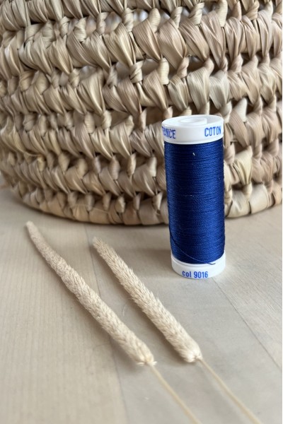 Fil à coudre coton bleu