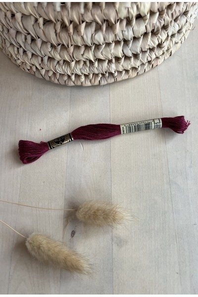 Lot de 14 fils à broder